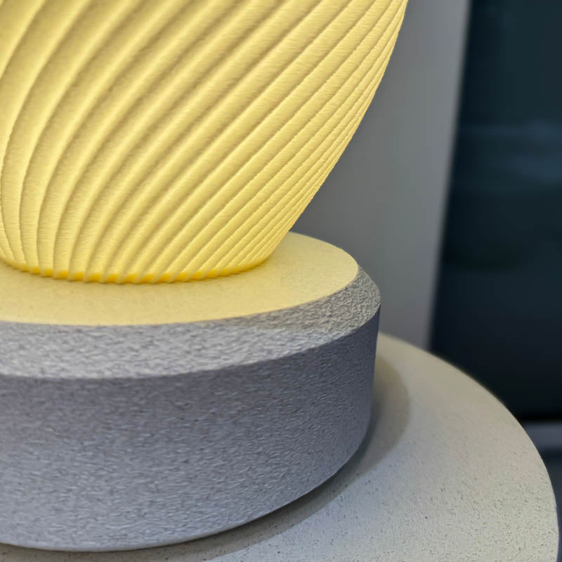 Tischleuchten mit Wechsel-Schirm im 3D-Design