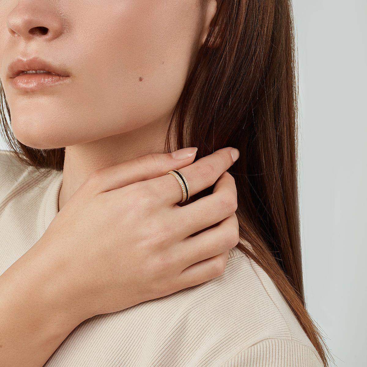 Chaima Farbiger Ring mit Zirkonia Steinen Bild