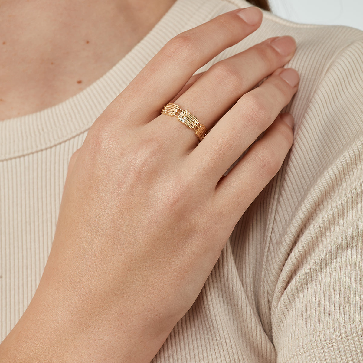 Sadia Trendy Ring mit einzelnen Zirkonia Steinen Bild