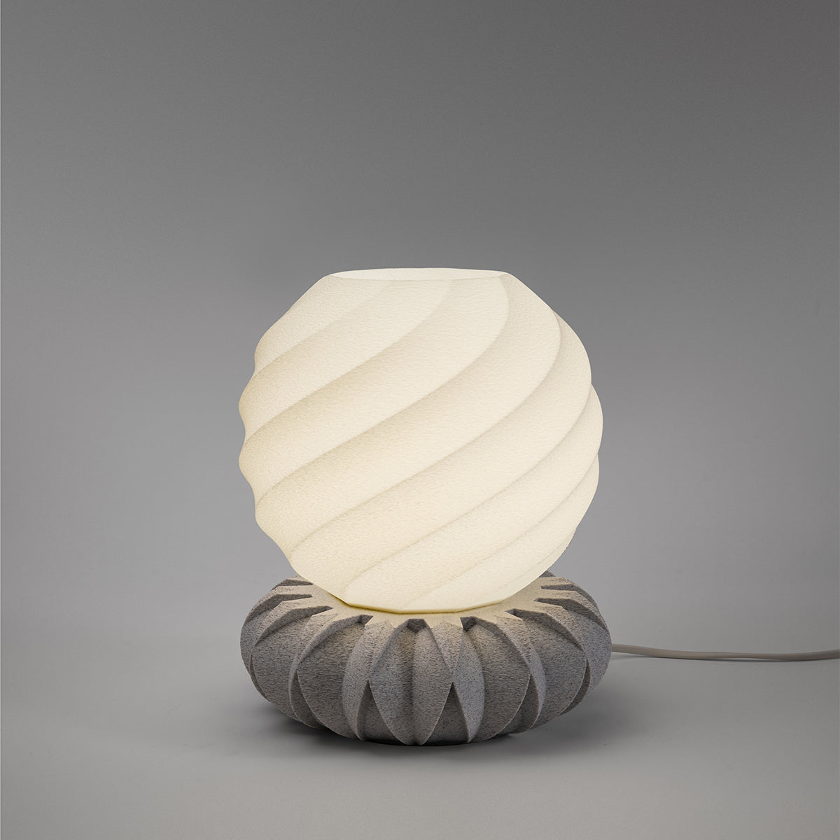 Tischlampe Orb Twist mit Base Flora Weiss Nacht