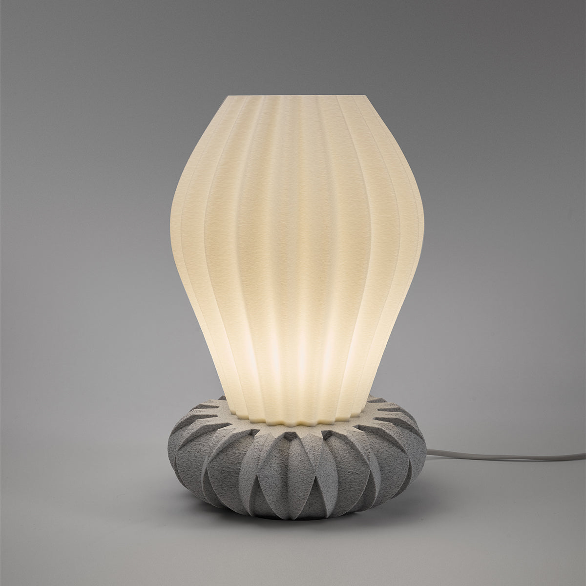 Tischlampe Vela Linea mit Base Flora Weiss Nacht