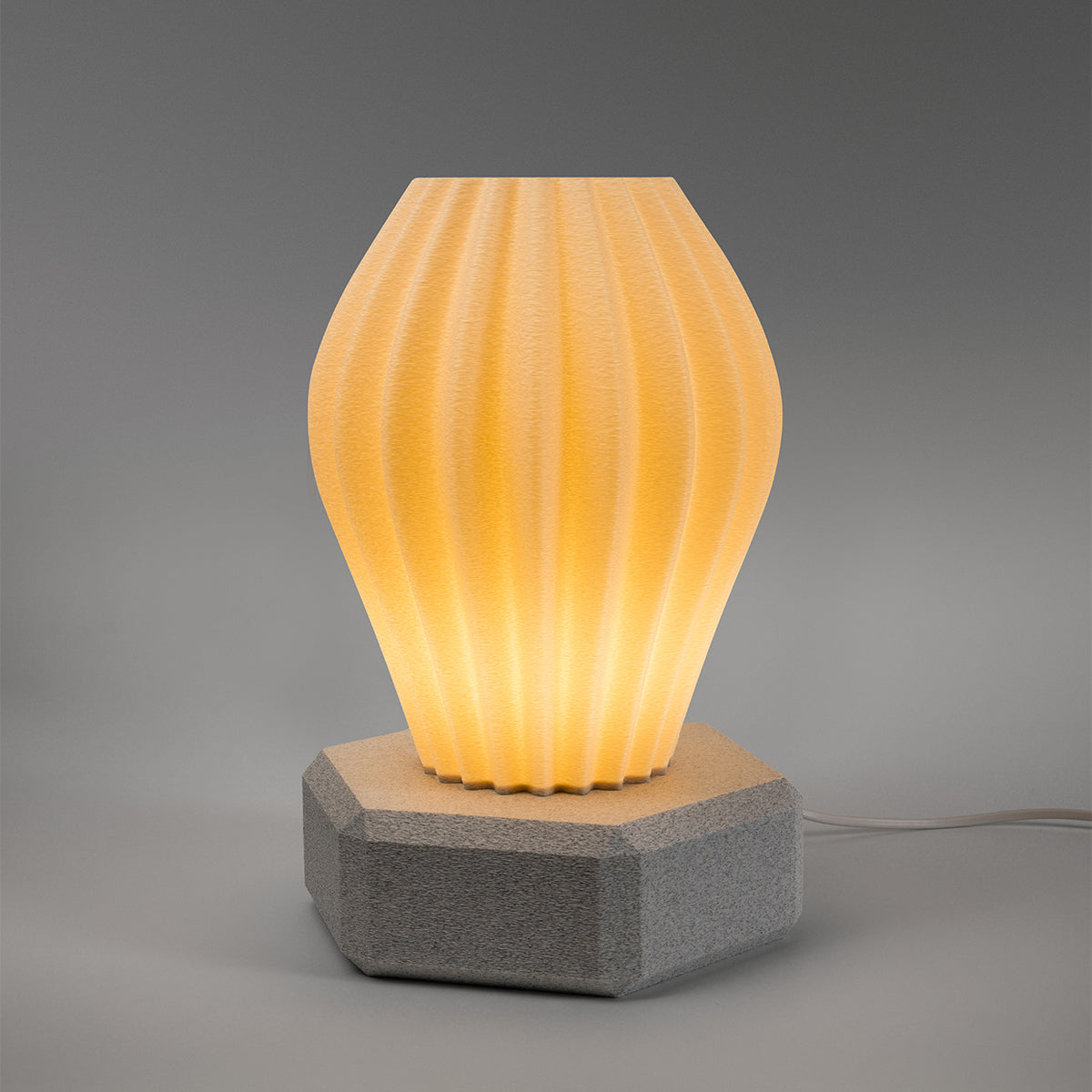 Tischlampe Vela Linea mit Base Hexa Pink Nacht