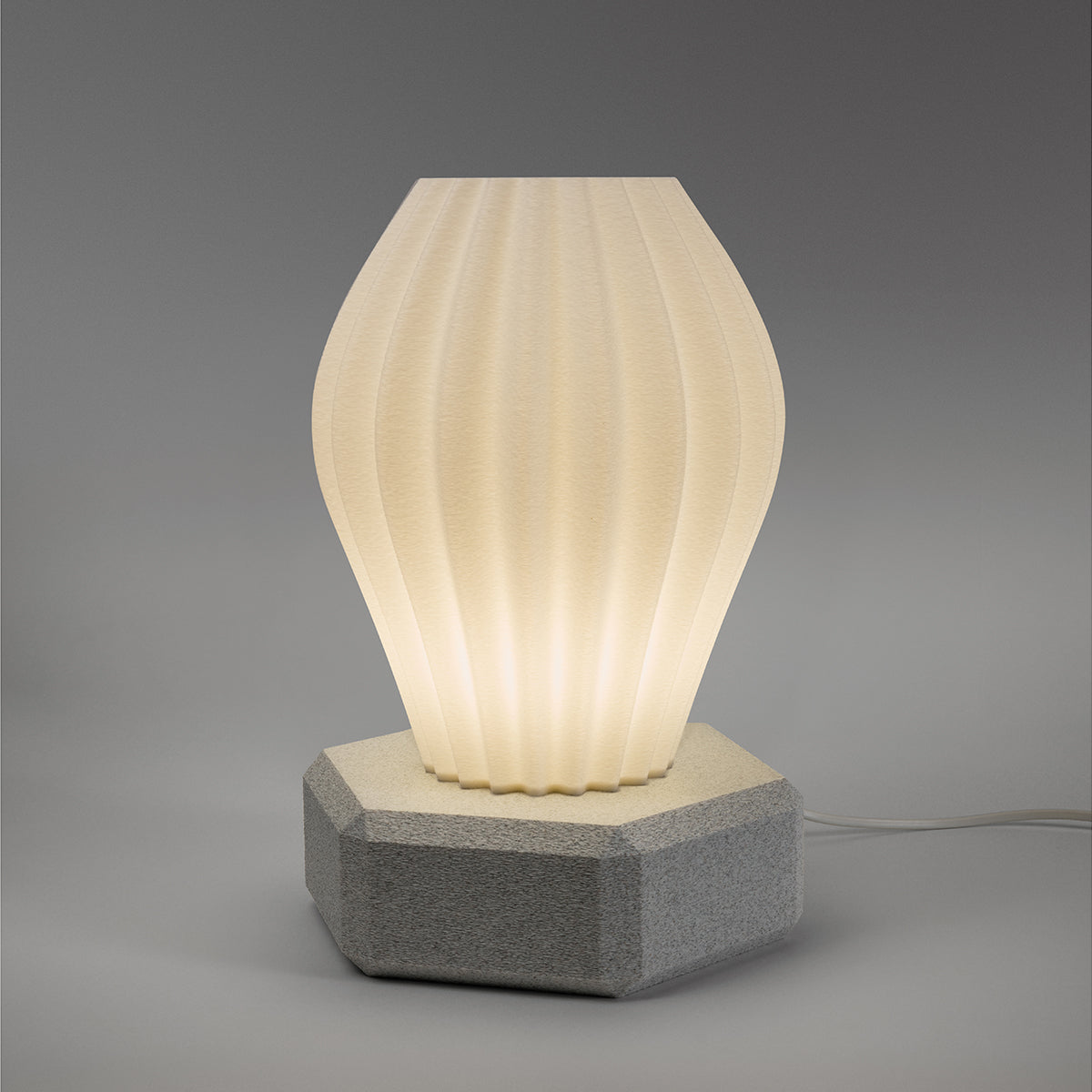 Tischlampe Vela Linea mit Base Hexa Weiss Nacht