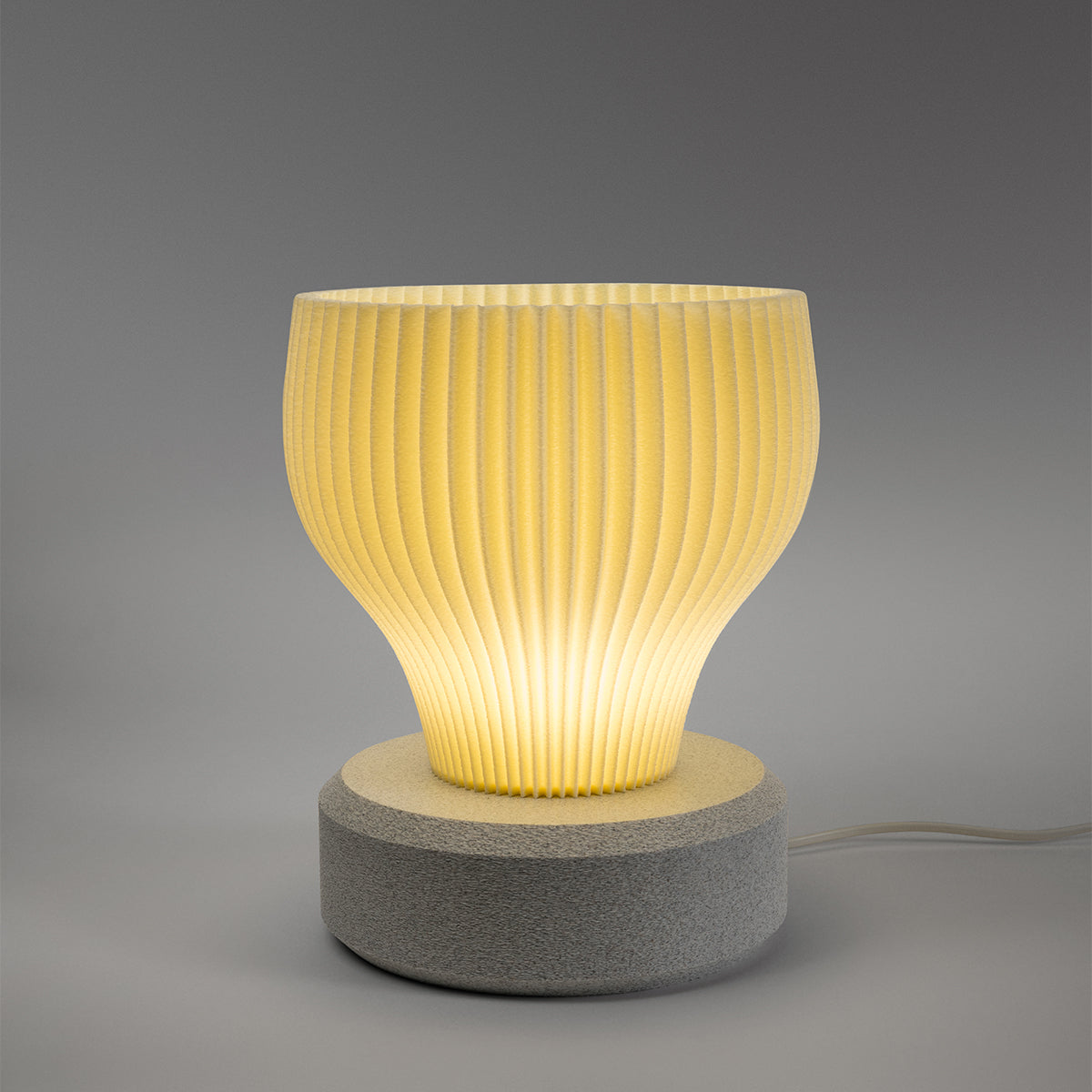 Tischlampe Bloom Stria mit Base Luna Beige Nacht