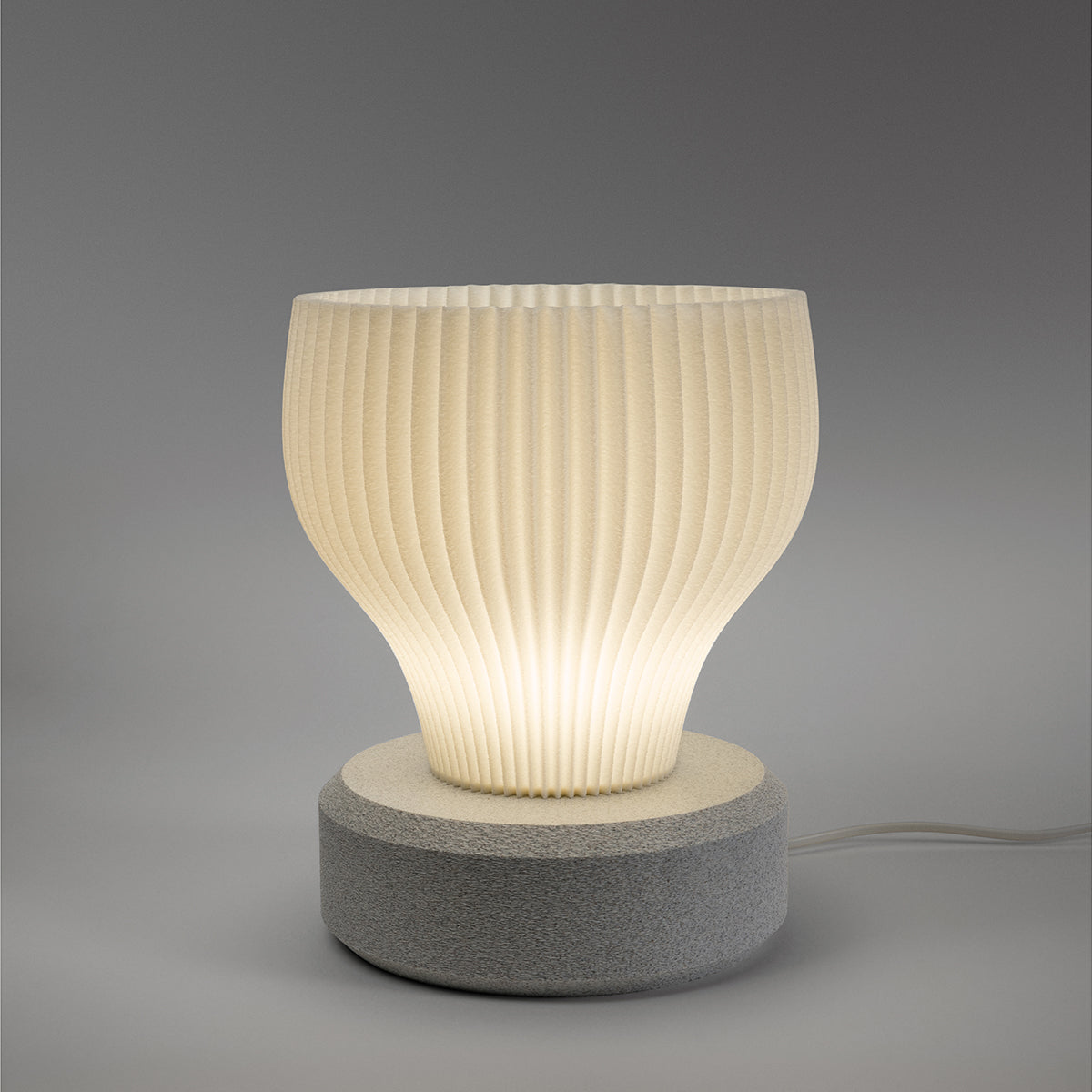 Tischlampe Bloom Stria mit Base Luna Weiss Nacht