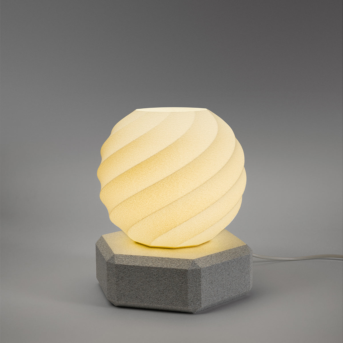 Tischlampe Orb Twist mit Base Hexa Beige Nacht