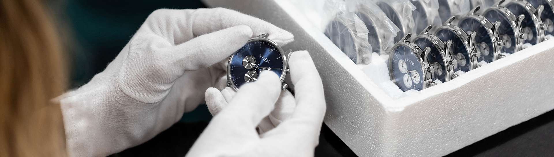 Uhr VNEN Munis uber uns blau Check